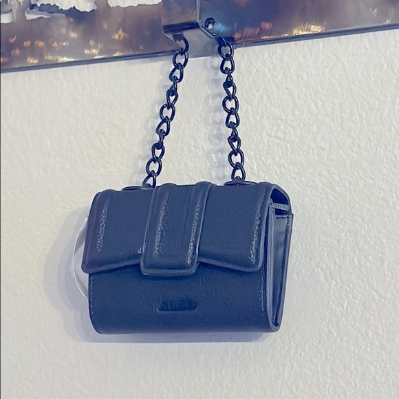 Aldo Tiny Black card and coin purse with black chain strap 3x5 - Picture 1 of 3
